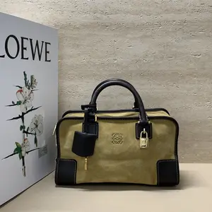 Pre-owned Loewe Leather Shoulder Bags 7.8'' R3359 Shoulder Bag C1855683418 0611 T5 Qiqi