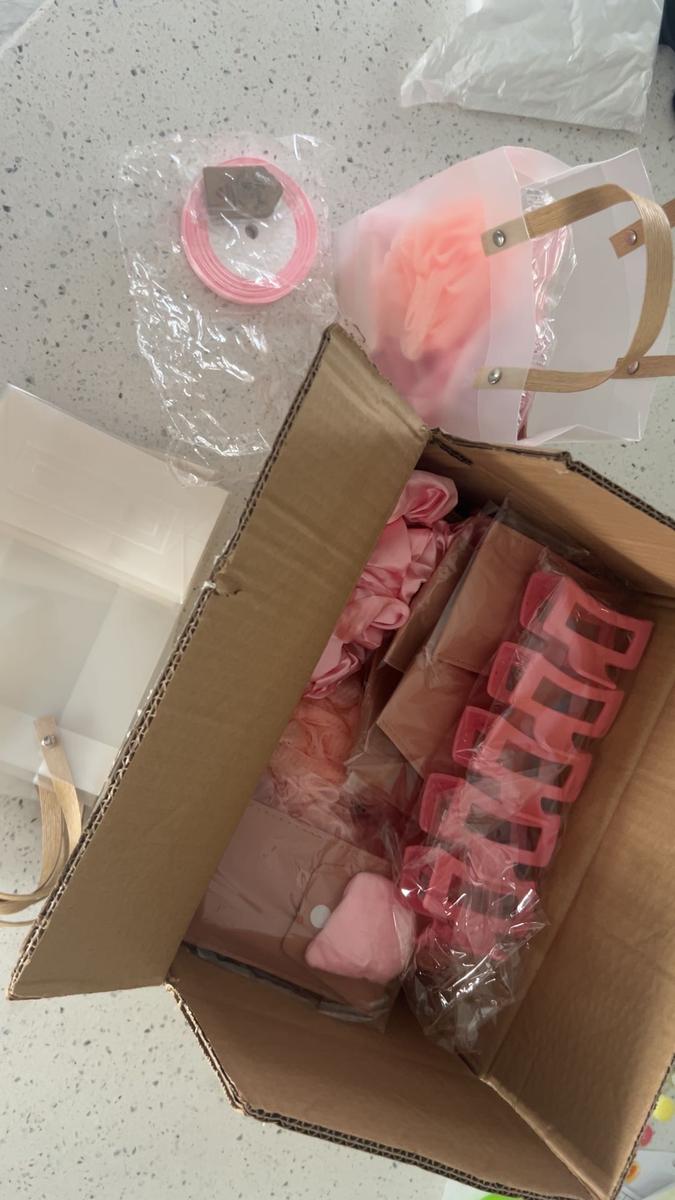 Item: pink makeup brush set