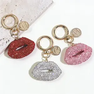 Handmade lip-shaped keychain, perfect for women and children. It is an ideal accessory for bags, keychains, car keys, and phone straps.