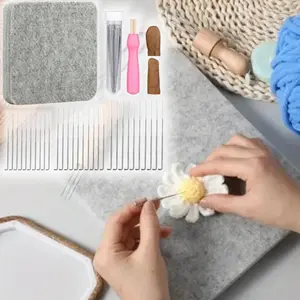 1 Set of Felt Art Set, 6 "x 6" Felt Pads and Tools, Including Needles, Finger Cots, Wooden Handles for Poking Needles, Scissors, DIY Bags for Beginners and Professionals