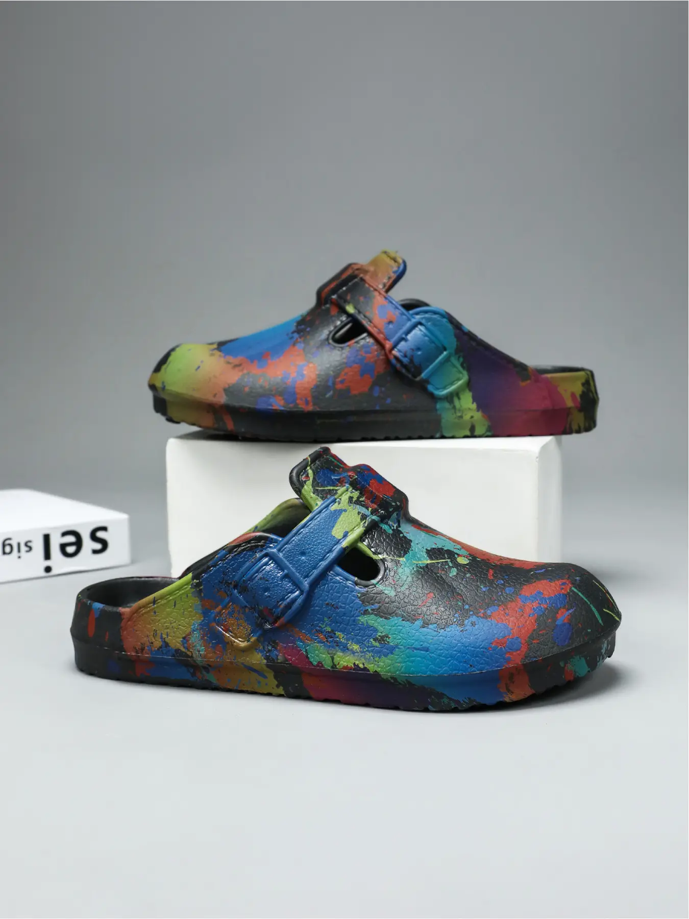 Women's Soft Toe-Cap Slides: Graffiti Print + One-Piece Molding, Home/Outdoor Dual-Use Slides Slipper Summer Slippers
