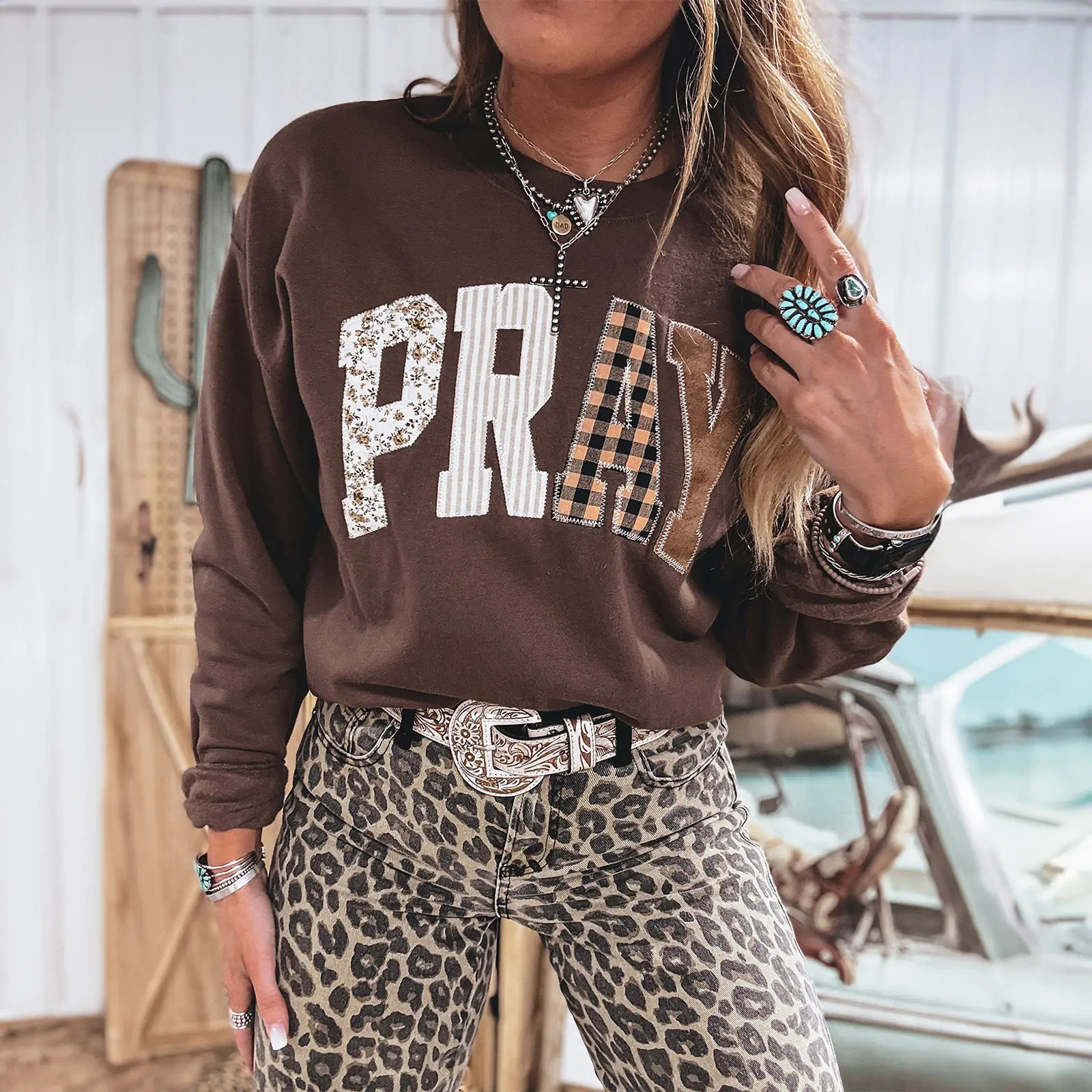 MULLVEIG Women's "PRAY" Letter Patchwork Pullover Sweatshirt - Aesthetic Floral Buffalo Plaid, Embroidered Western Long-Sleeve Crewneck, Casual Fall Cowgirl Top