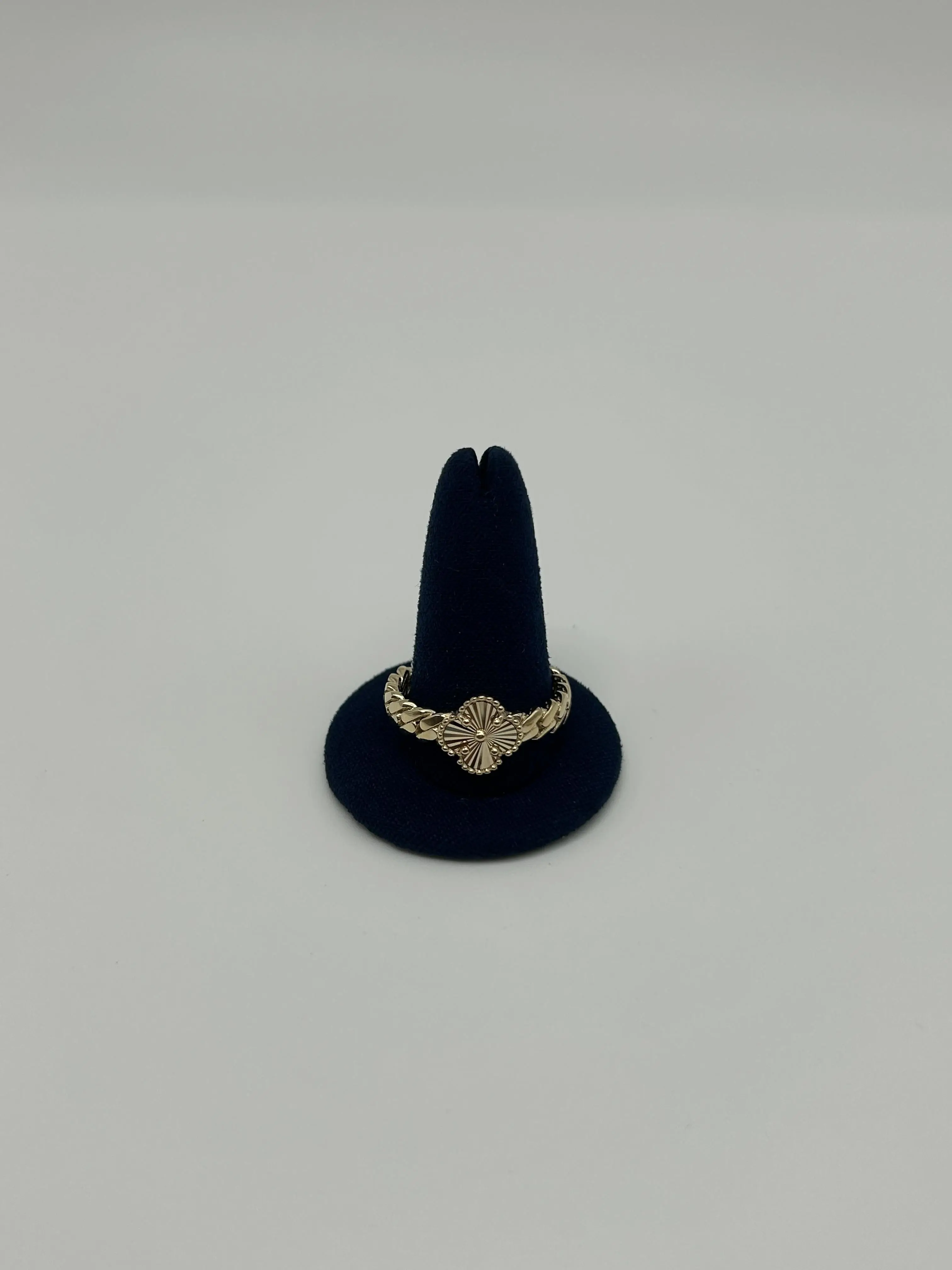 14K Gold Vintage Clover Signet Ring
