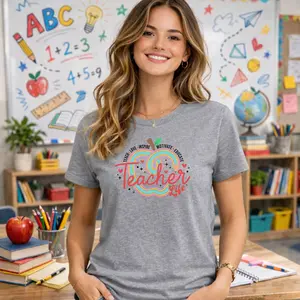 Teacher Life – Cute Apple Graphic Teacher Tee