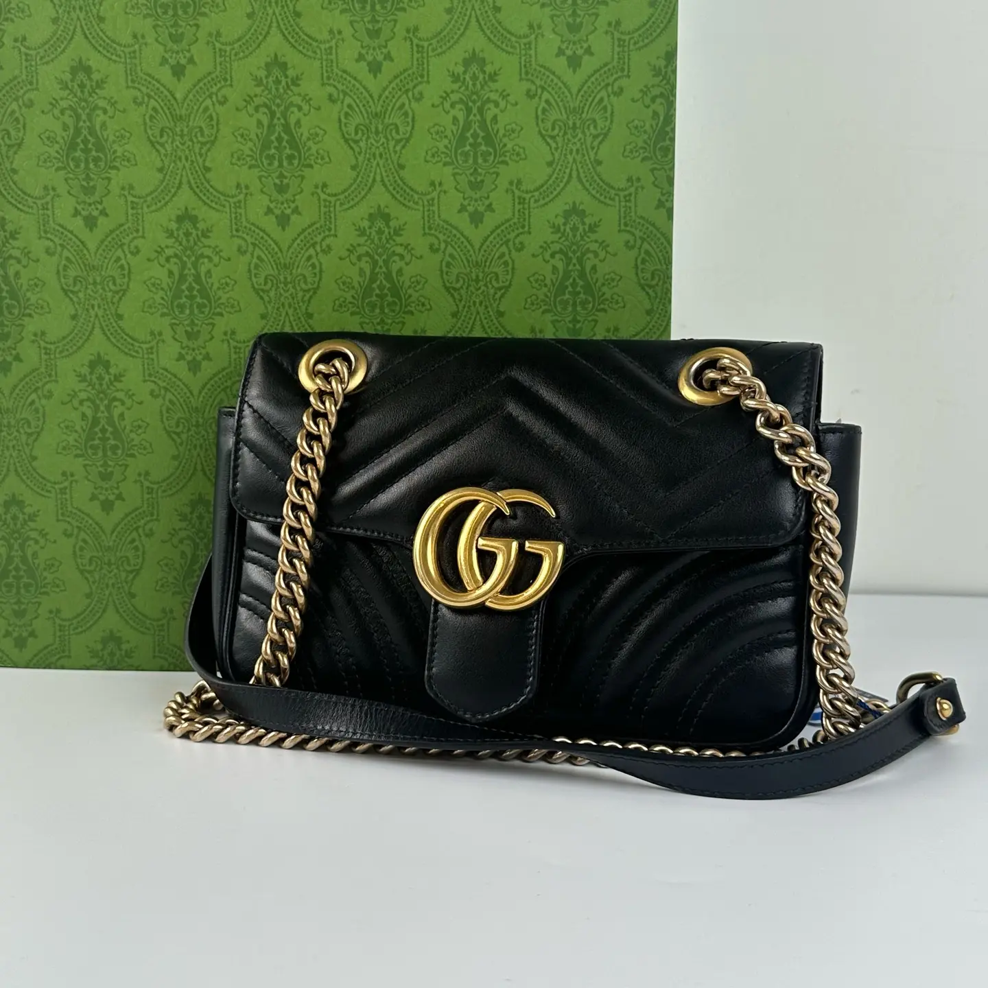 Pre-owned GUCCI GG Marmont Matelassé Shoulder Bag (Black)