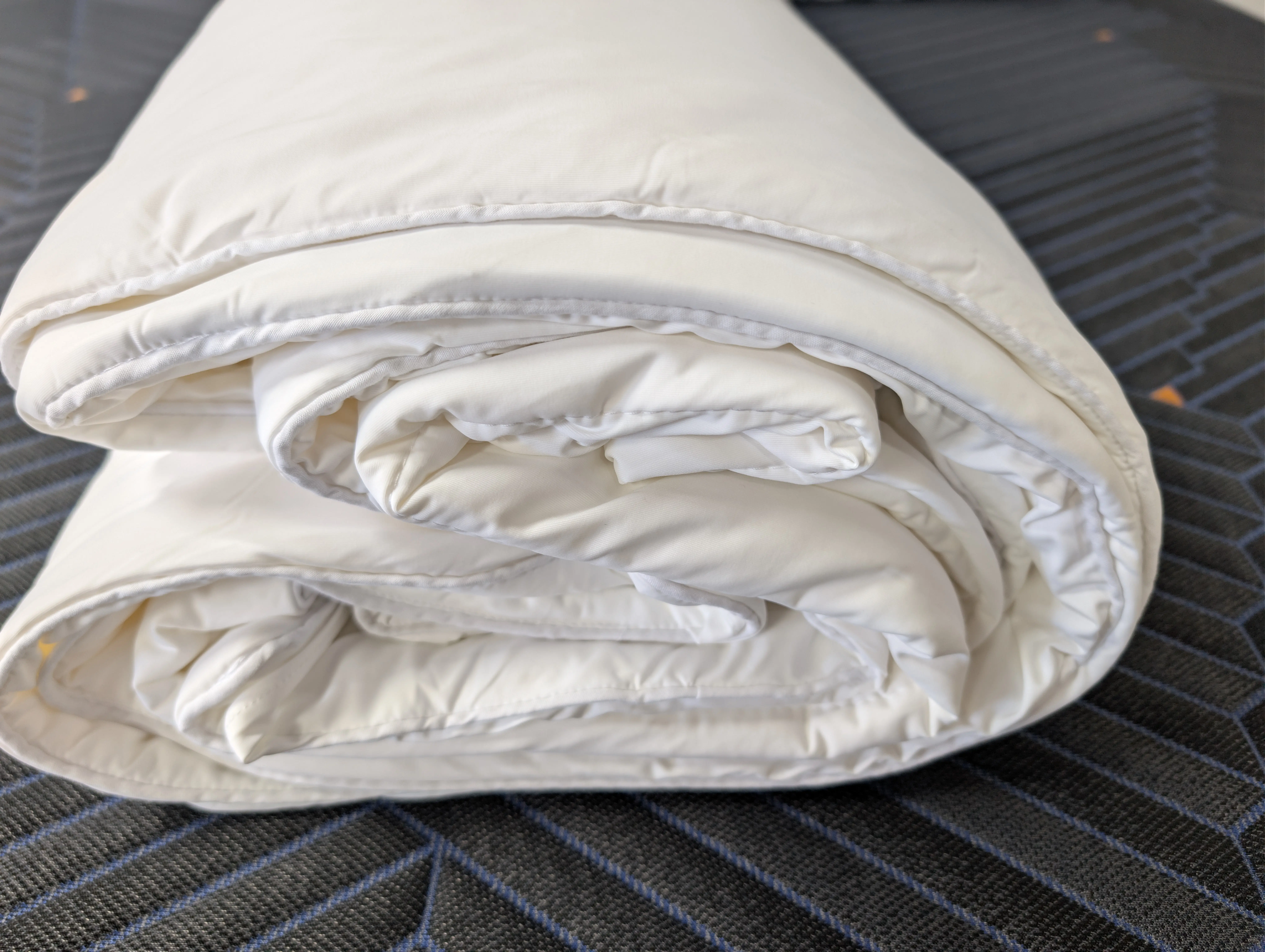 Super Cooling Duvet Comforter in Queen Size for Ultimate Sleep Comfort and Cool Nights