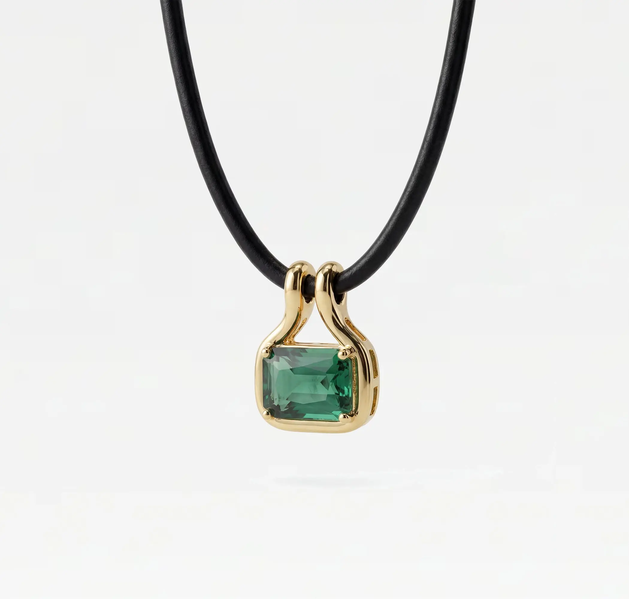 THE NAIA EMERALD PENDANT NECKLACE