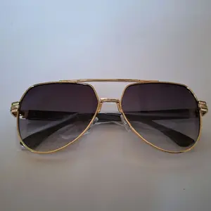 Eyewear's Aviator Shaped Metal Unisex Sunglasses in Golden M7282 Classic Style for Men and Women
