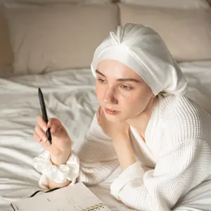 100% Mulberry Silk Sleep Set, Dual-Layer Design, Moisture Retention, Ideal for Hair Protection and Care