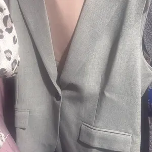 Women's Solid Button Front Lapel Neck Vest Blazer, Minimalist Casual Pocket Design Waistcoat for Work Office Business Formal, Ladies Spring & Fall Clothes, Casual Plain Waistcoat, Womenswear