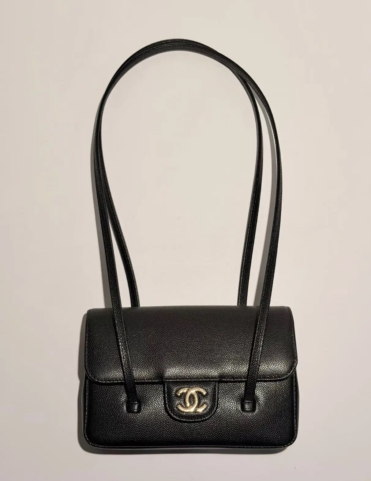 Pre-owned CHANEL 26P Black Caviar Gold Hardware Preppy Coco Mini Long Top Handle Underarm Shoulder Bag Chip Embedded 2605189