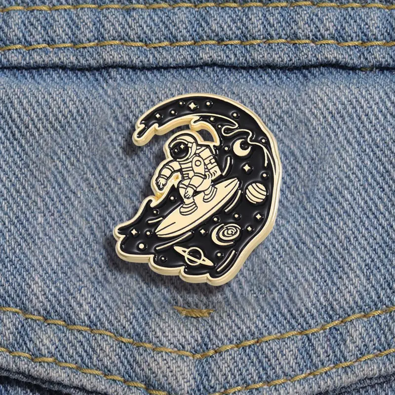Astronaut & Moon Galaxy Design Brooch, Space Brooch, Cute Clothes Badge, Fashion Lapel Pin, Fashion Jewelry Accessories for Women & Men for Daily Clothing Decor, Trendy All-match & Exquisite Brooch for Birthday Gift, Alloy Brooch Pin