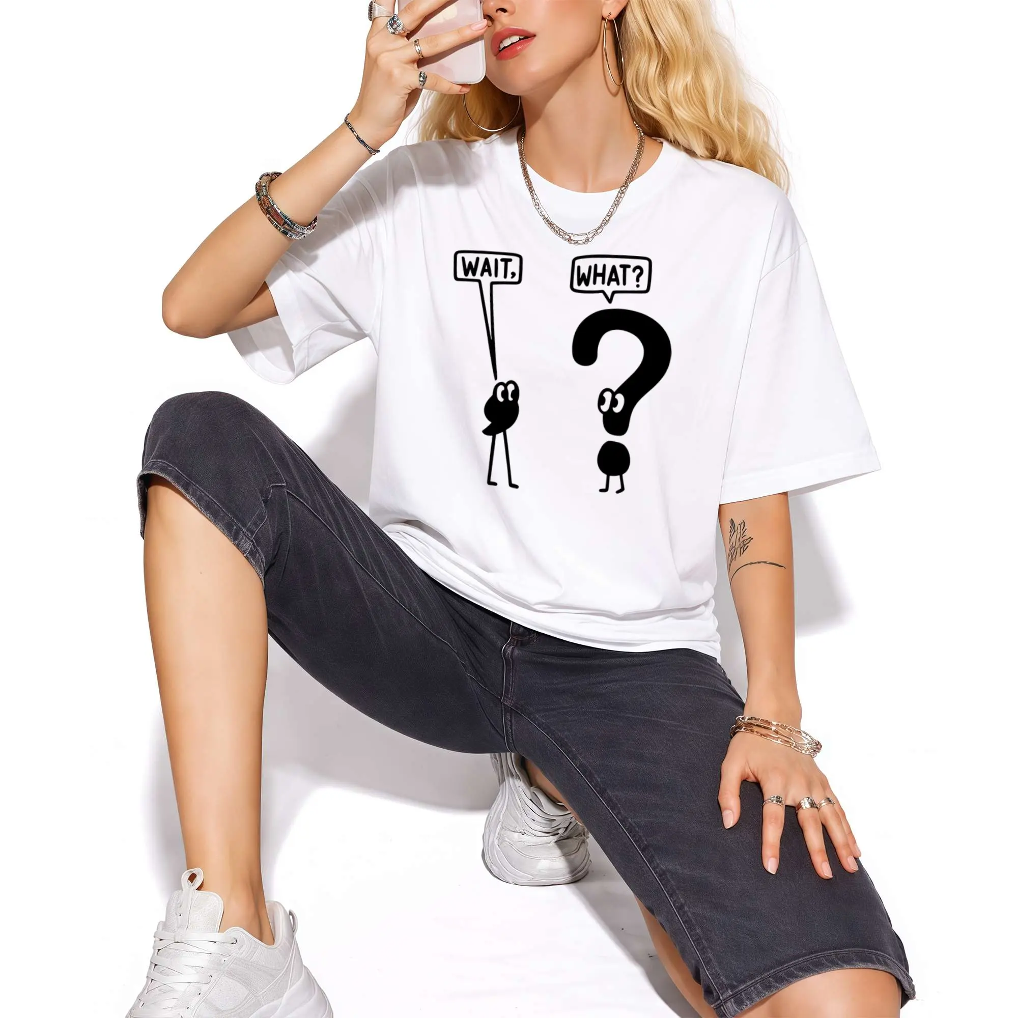 Women's Funny "Wait What?" Comic Speech Bubble & Question Mark T-Shirt - Loose Fit Short Sleeve Round Neck Top with Humorous Expression - Spring Summer Casual Outfits & Social Events - Funny Statement Tee