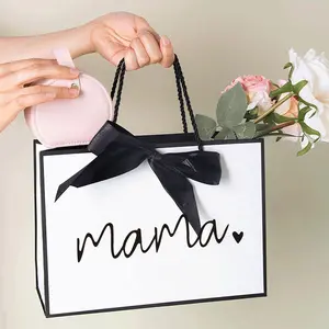 1 Pc Mama Letters Print Tote Bag, Unique Mama Gift Shopping Bag, Lightweight & Foldable Paper Gift Bag, Mother's Day Gift Bag, Best Mom Gift Bag Ideas for Birthday, Christmas, and Other Thank you Occasions, Ideal for Gifting