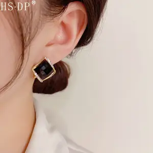 Simple Inlaid Black Crystal Rhombus Earrings for Women Fashionable Light Luxury Design S925 Silver Needle Earrings