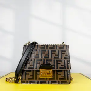 Pre-owned FENDI Leather Shoulder Bags 7.8'' R2179 Shoulder Bag C9204309944 1108 T3 Mia