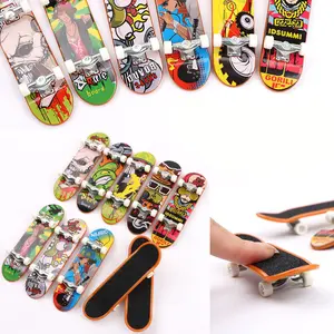 Christmas Fingerboard Mini Skateboards, 5-Pack Professional Finger Boards Set, Creative Fingertip Movement, Ideal Xmas Gifts for Kids