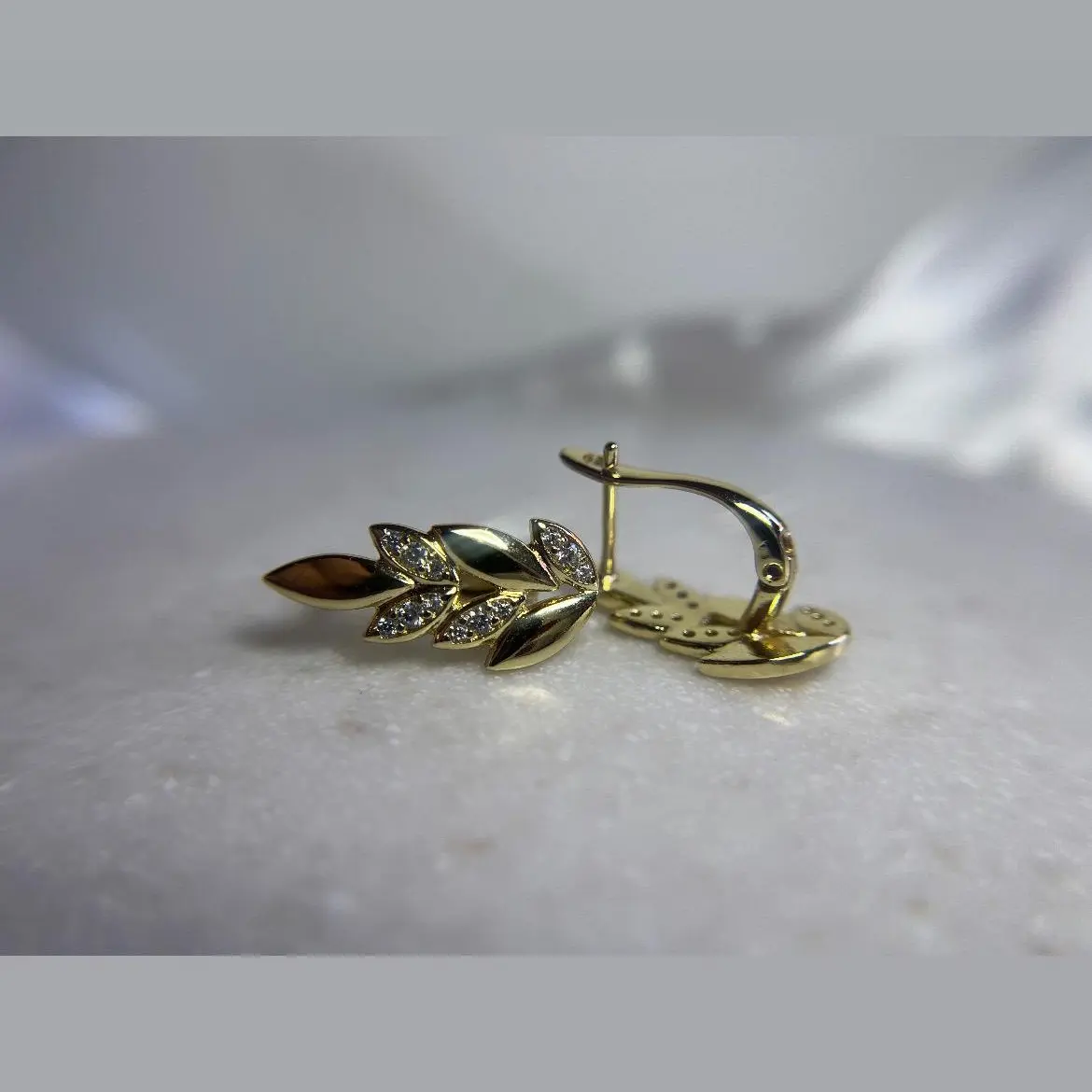 aretes estilo hojitas en oro laminado 14k aretes estilo hojitas en oro laminado 14k