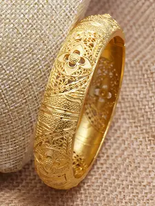 Women's Hollow Out Bracelet Four-Leaf Clover Pattern Wedding Jewelry, Elegant Handmade Accessory for Special Occasions