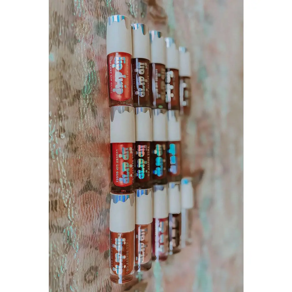 leather & lace Lip Drip Luxury Gloss, Nourishing High-Shine Lip Care for Women with Hyaluronic Acid, Vanilla Scent, Shades Cherry, Sugar Cookie, Glazed Donut, Caramel, Brownie Batter