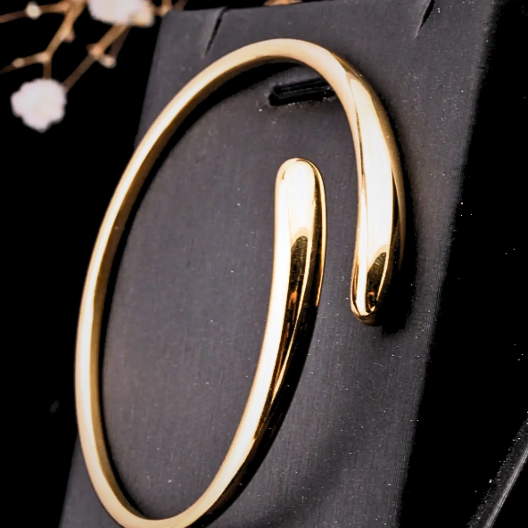 Women’s 18K Gold-Plated Stainless Steel Bangle – Exaggerated Water Drop Bracelet, Stylish Daily Wear Jewelry Gift