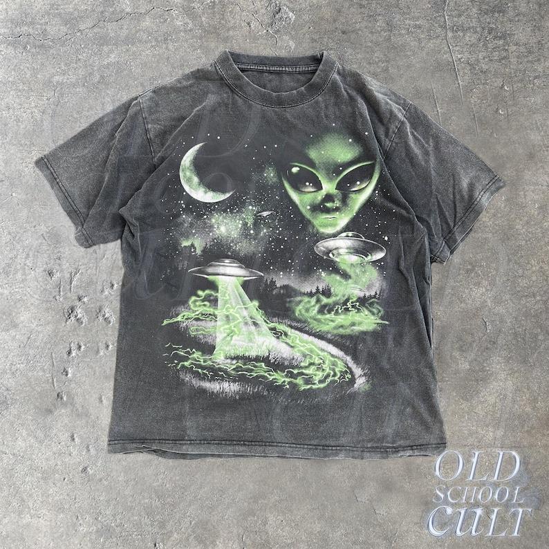Comfort Colors Vintage Alien UFO 90s Graphic T-Shirt, Washed Retro Sci Fi Alien Abduction Tee, Extraterrestrial Space Graphic Shirt, Unisex Cosmic Gift