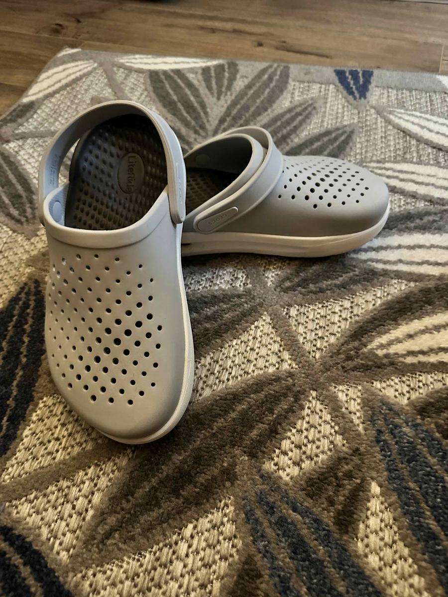 Item: Atmosphere, Womens 8/Mens 6