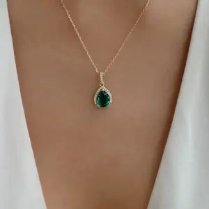 Elegant Emerald Green Water Drop Crystal Pendant Necklace Palace Retro Clavicle Chain Accessory for Women-E5G4