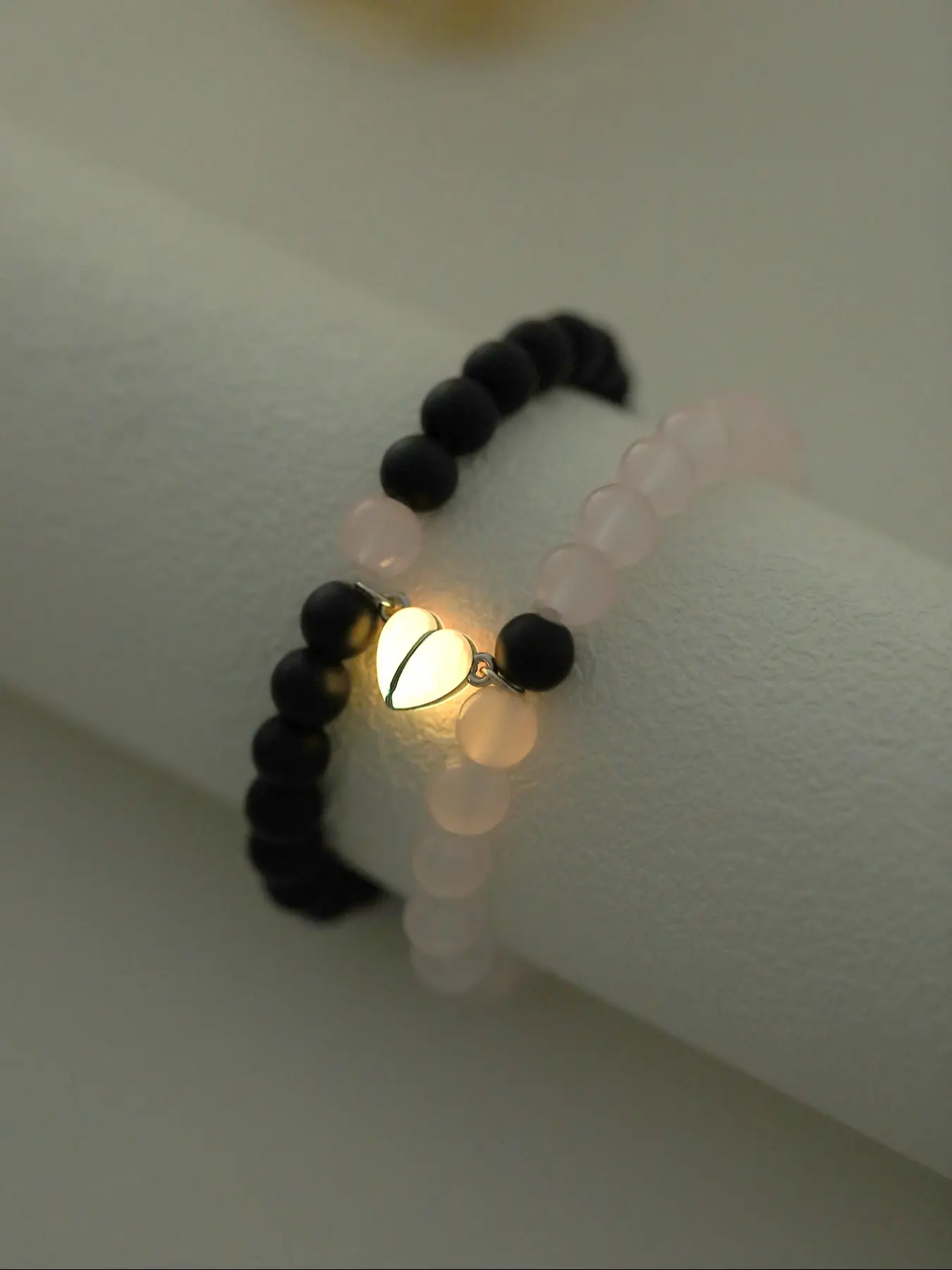 2 Piece Glow-In-The-Dark Heart Magnetic Elastic Beaded Bracelets, Simple Versatile Couple Matching Bangles, Bracelet Sets for Couples, Valentine's Day Romantic Gift, Glass Bead Bracelet