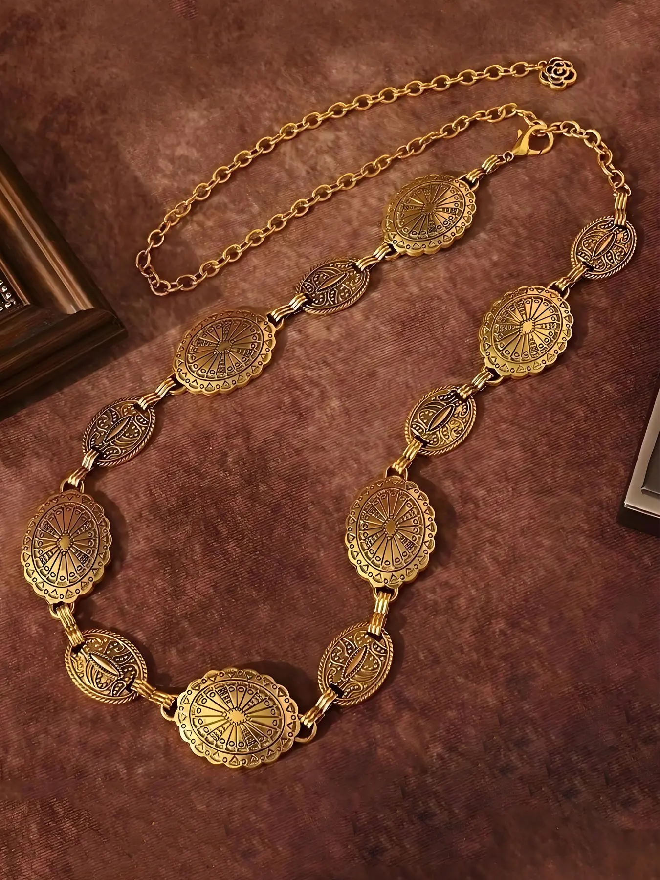 Oval Metal Waist Chain Belt for Women, Boho Retro Waist Belt for Dresses, Jeans and Country Concert Outfit, Vintage Cowgirl Chain Belt, Western Style Concho Belt, Western Cowboy Belt, Western Concho Belts, Fashion Vintage Belts