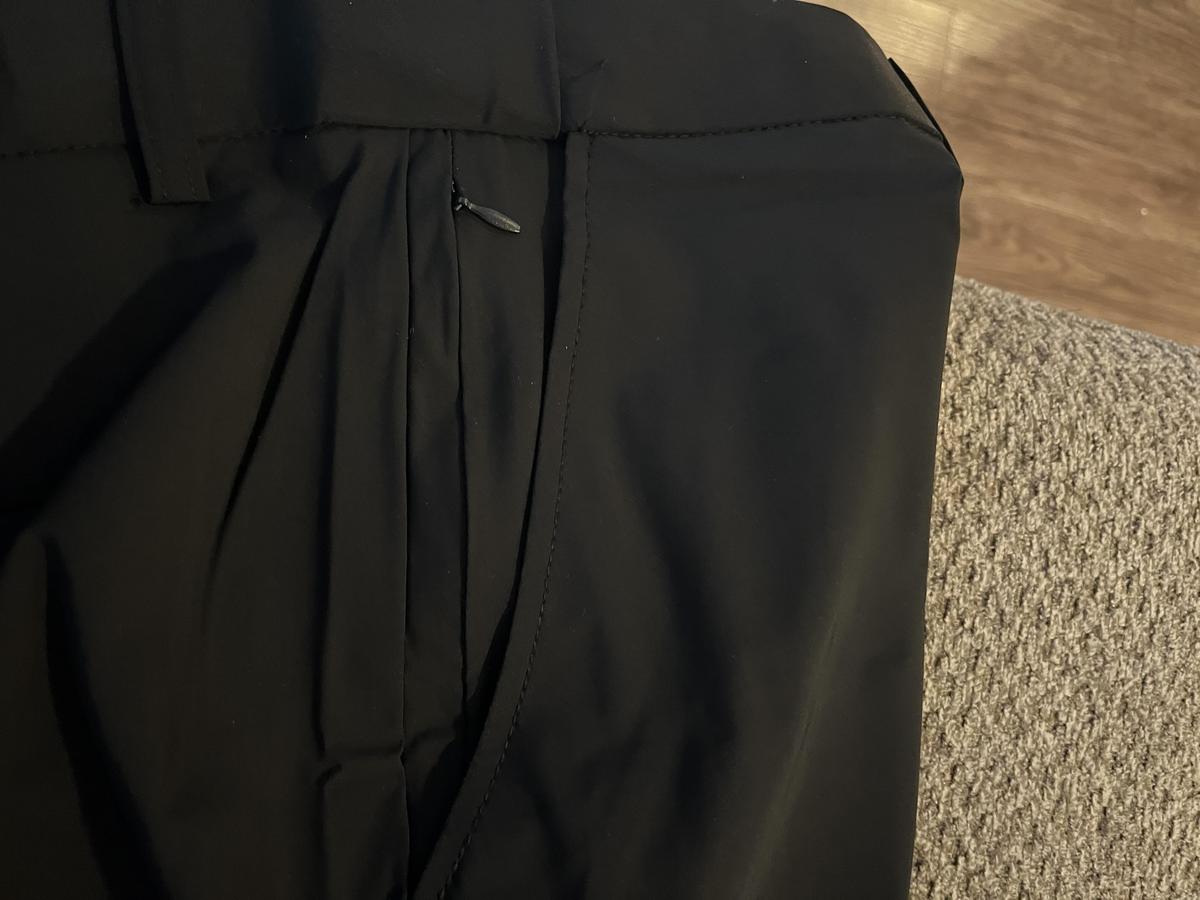 Item: Black, 46W*30L