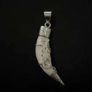 Dije de Colmillo de la Suerte de PLATA 925