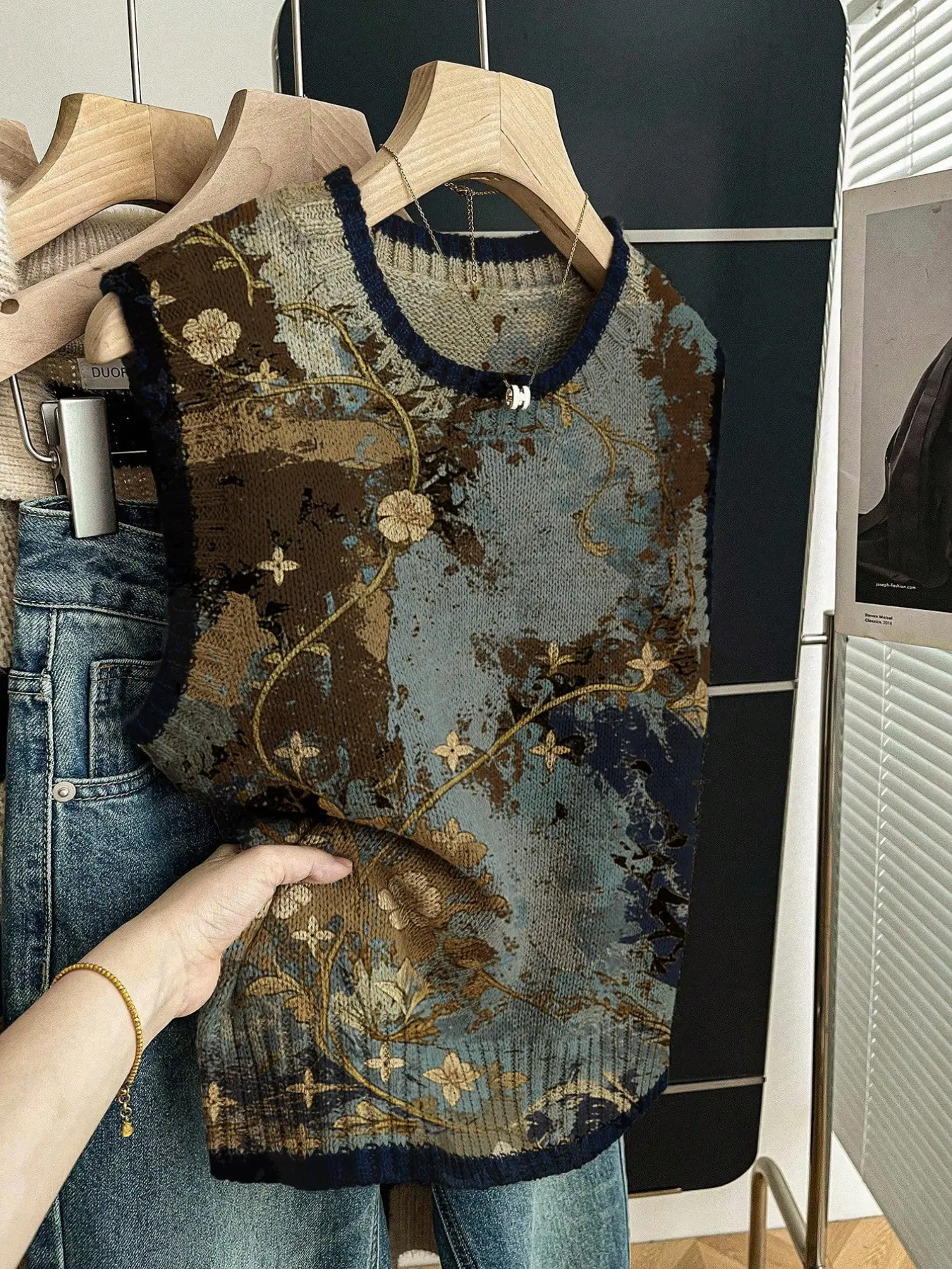 Women's Loose-Fitting Round Neck Sleeveless Knit Vest Top, Deep Blue Gradient Star Print, Casual Fall & Winter Fashion, Outerwear, Sleeveless Clothing