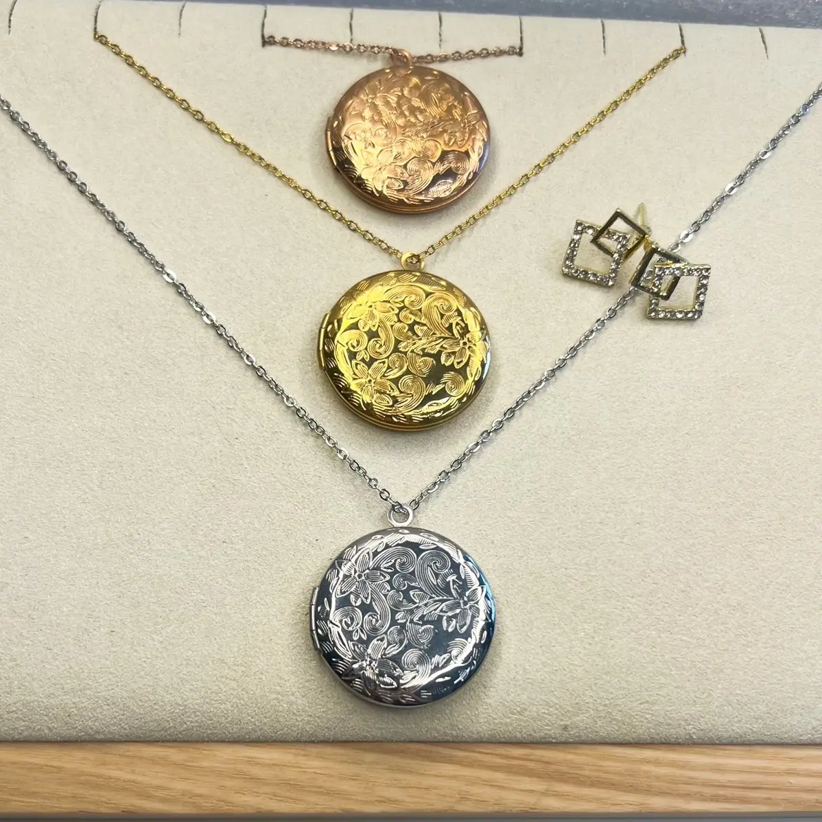 Photo locket necklace heart necklace Photo locket necklace heart necklace