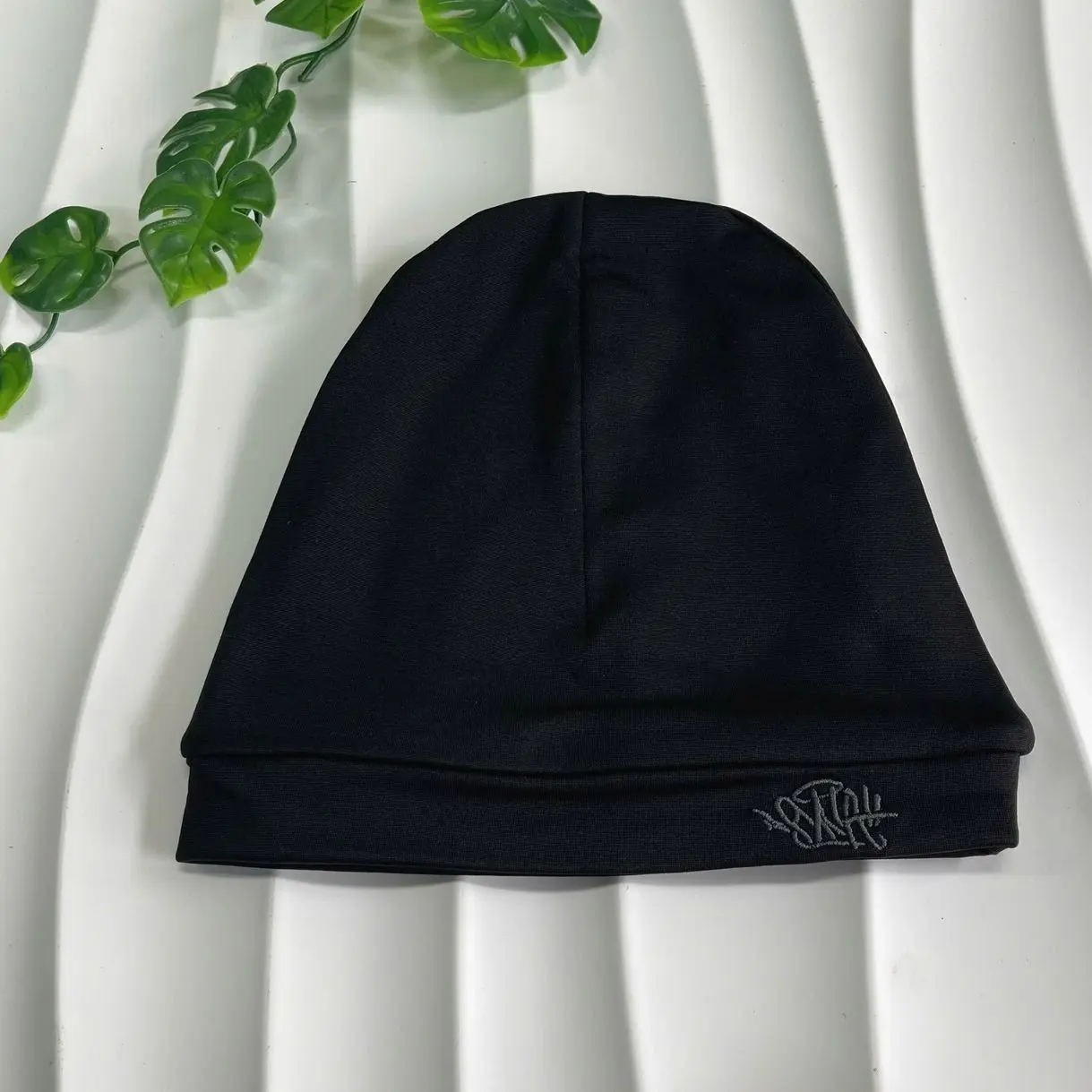 Syna World OG Skull Beanie - Streetwear Knit Winter Hat, Warm Hip Hop Style Unisex Hat with Figurative Print Skull Motif, Fitted Shape for Every Day Casual Wear