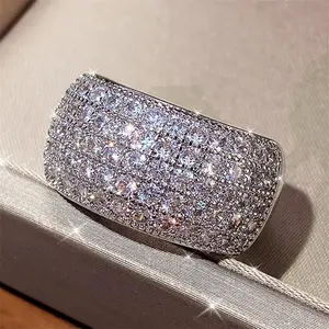 Engagement Rings for Women - Luxurious and Sparkling Ring with Dazzling Synthetic Cubic Zirconia Decoration - Perfect for Daily Occasion, Wedding Occasion, and All Seasons
