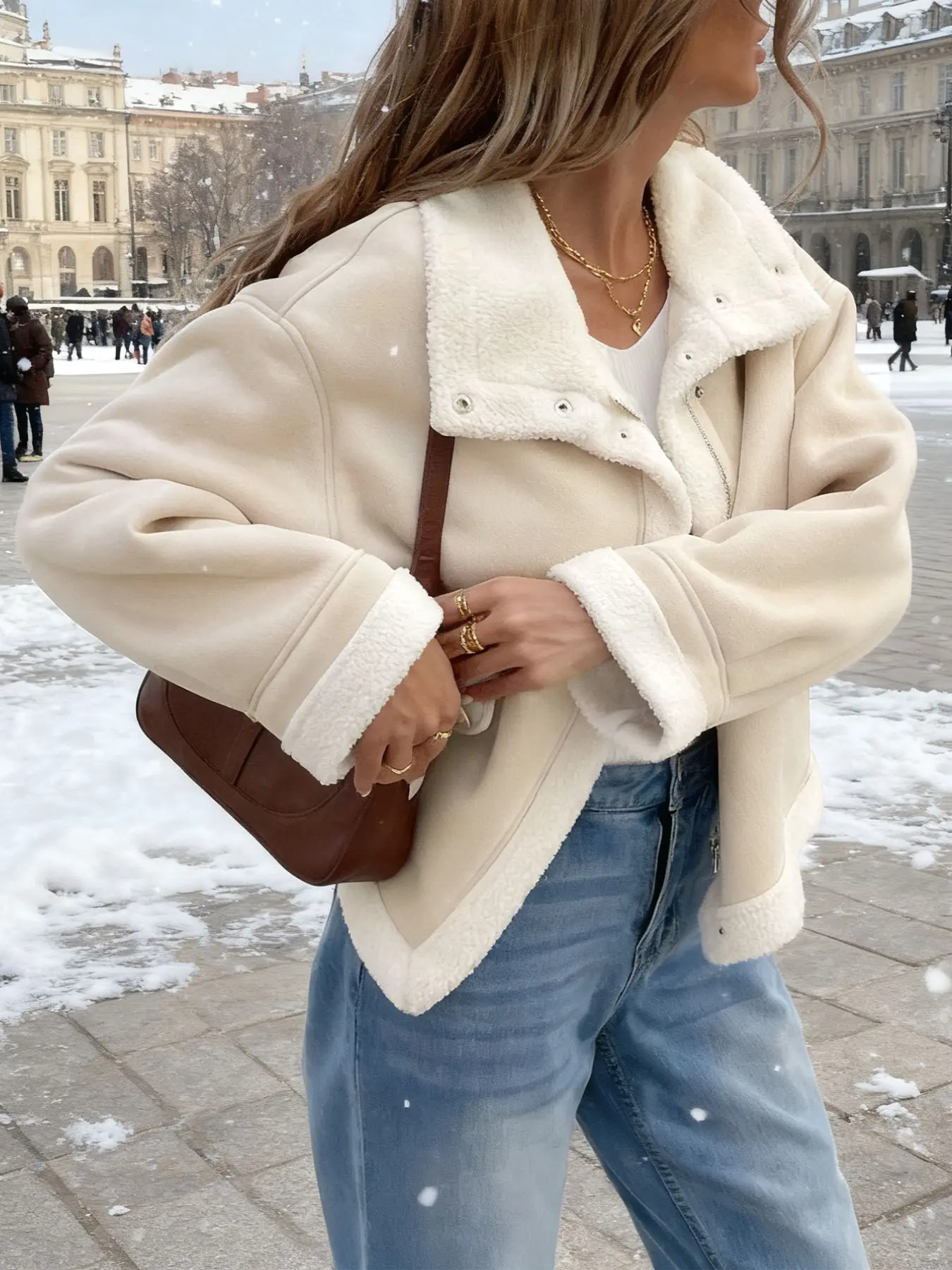 Women's casual loose fur coats, Lady short lamb wool jackets, bomber jackets, flight jackets, outerwear with zipper closures, large collared lapels and side pocket designs, fashionable cold-resistant coats, street-style long-sleeved tops
