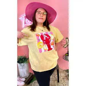 Cutesy Crawfish With Lemons Graphic T-Shirt