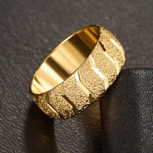 18k gold plated fashion ring with embossed decoration for both men and women, daily wear and gift