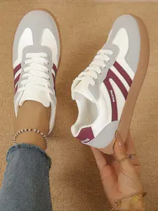 2026 New Retro Style Sneakers, Burgundy & White Colorblock Casual Shoes, Versatile Low-Top Trainers for Daily Wear