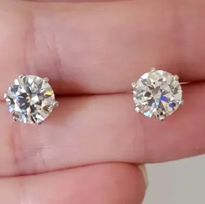 New 2ct Beautiful Moissanite stud earrings