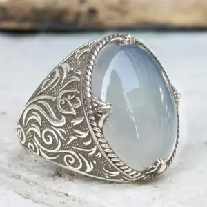 Vintage silver plated ring with egg shaped moonstone inlaid vintage flower engraved on bracelet suitable for daily wear, party accessories, luxury jewelry for both men and women