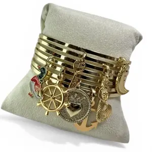 Brasalestes  con dijes de asesu yemaya con simbolos del mar