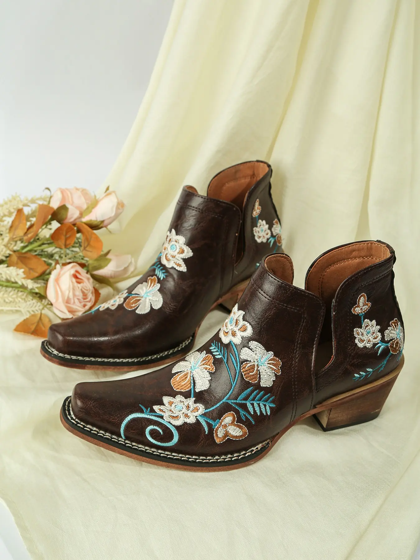 American Vintage Classic Embroidered Western Cowgirl Women's Short Boots, Fashion Pointed Toe Thick Heel V-Neck, Hand-Stitched Floral Decor Chelsea Boots
