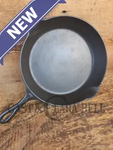 1910's Era Lodge RAISED #7 Cast Iron Skillet, Raised "I" No Notch heat ring