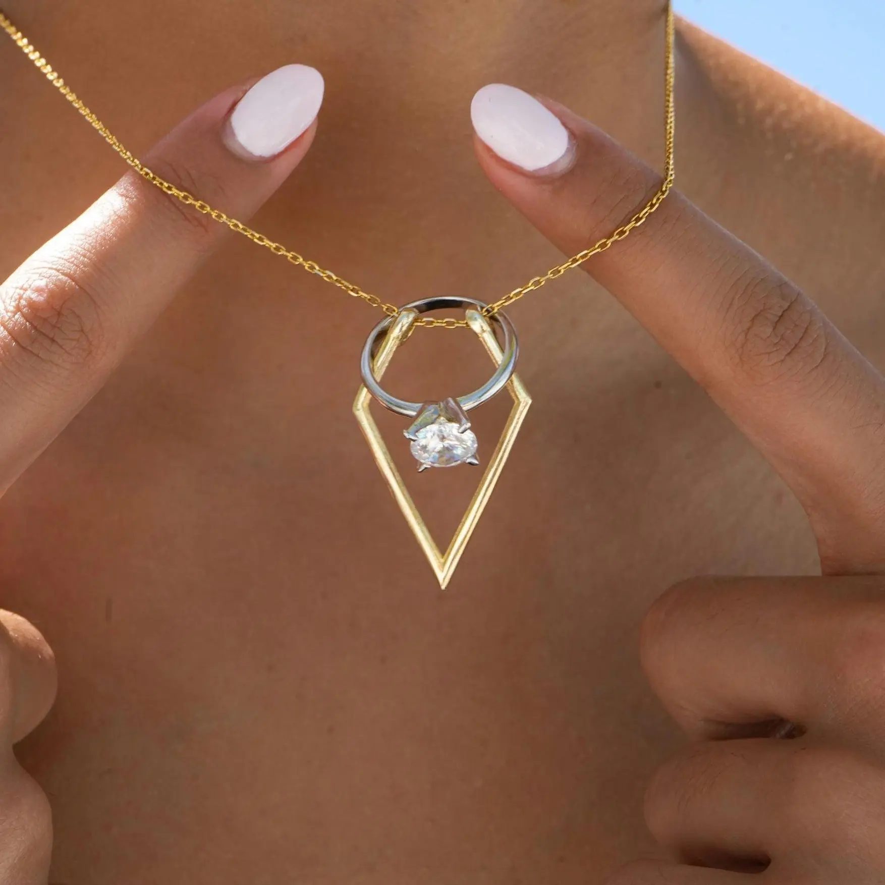 modmints Ring Holder Pendant Necklace, Dainty Geometric Cone-Shape Artificial Gemstone Jewellery for Nurses and Doctors, Tarnish-Resistant, Fits Ring Sizes 3-9, Design, Unique, Practical, Gift, Resistance, Versatile, Durable, Elegant, Jewelry