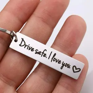 1pc "Safe Driving, I Love You" Engraved Stainless Steel Keyring, Personalized - Heart-shaped emblem with rectangular pendant, an ideal car accessory for gentlemen, makes a thoughtful gift for husbands, fathers, elders, Father's Day present