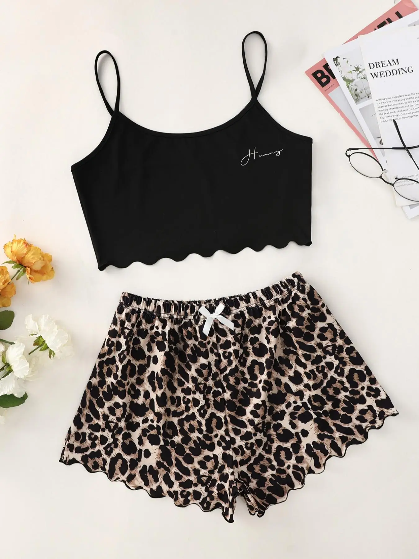Women's All Over Print Scallop Trim Loungewear Set, Fashion Spaghetti Strap Cami Top & Bow Decor Lounge Shorts, Cute Summer Sleepwear Co-ord Set