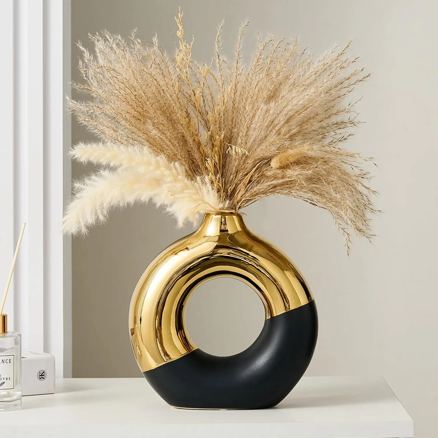 Ceramic Donut Vase, 8" L x 8" Black and Gold Round Vase for Pampas Grass, Nordic Modern Vases for Decor, Ceramic Vase Centerpieces for Wedding, Bedroom, Living Room, Coffee Table, Office