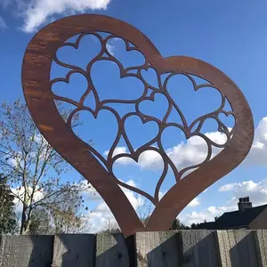 Metal Heart Garden Decoration, Complex Heart and Flower Punk Design, Outdoor Courtyard Lawn Art, Garden Statue, Durable Iron, Heart Decor
